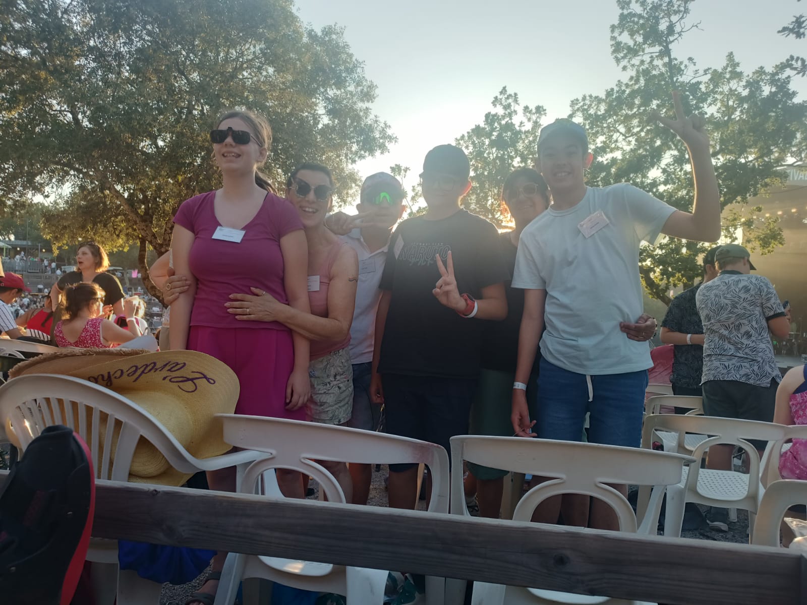 Jeunes sur chemin Aluna